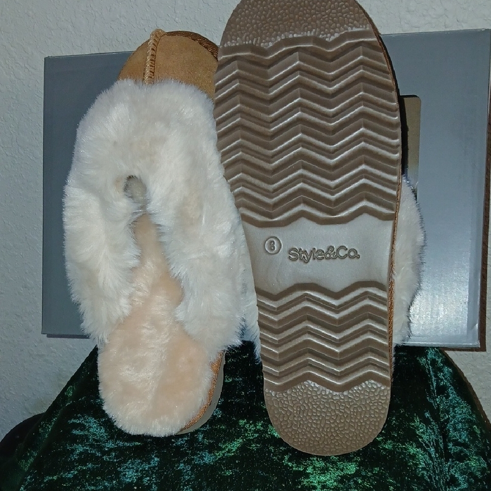 Style & Co. Women's Slippers with Cream Faux Fur NWOT - Picture 2 of 4
